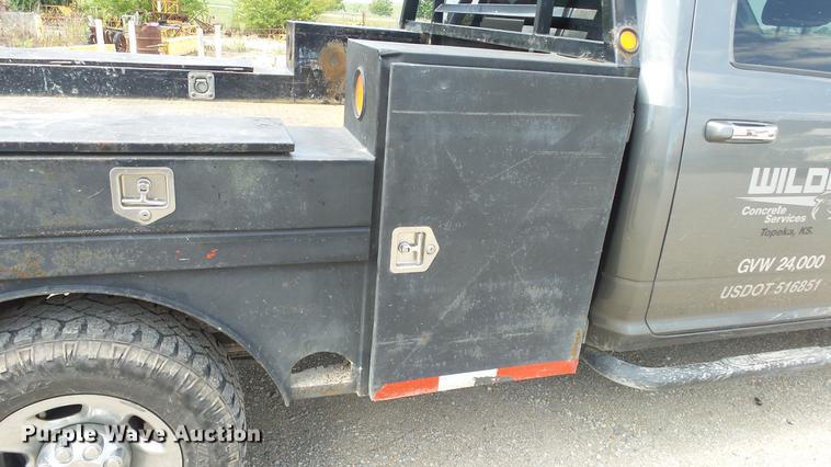 image for item ES9390 2013 Dodge Ram 2500 Crew Cab flatbed pickup truck