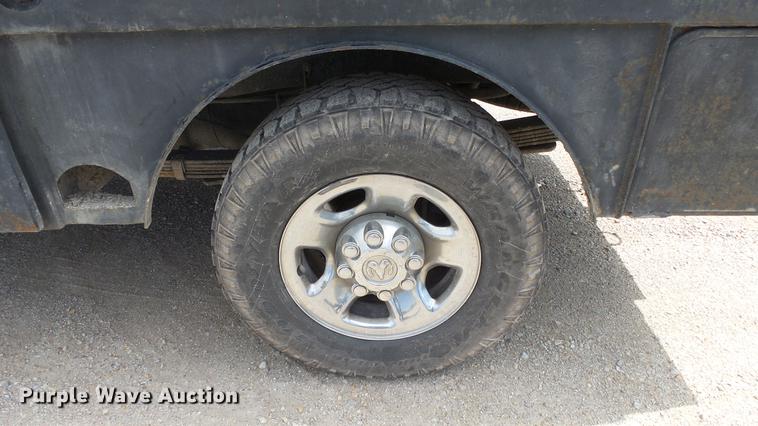 image for item ES9390 2013 Dodge Ram 2500 Crew Cab flatbed pickup truck