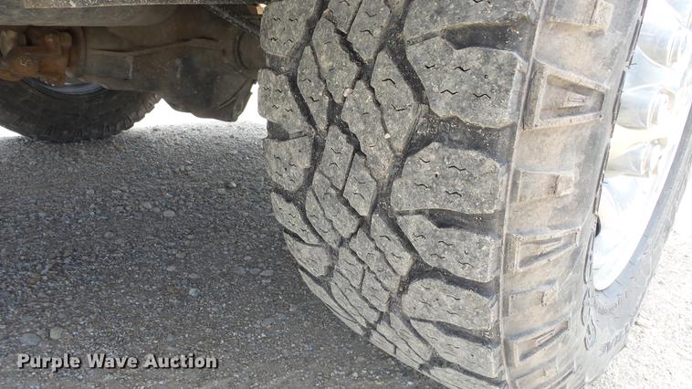 image for item ES9390 2013 Dodge Ram 2500 Crew Cab flatbed pickup truck