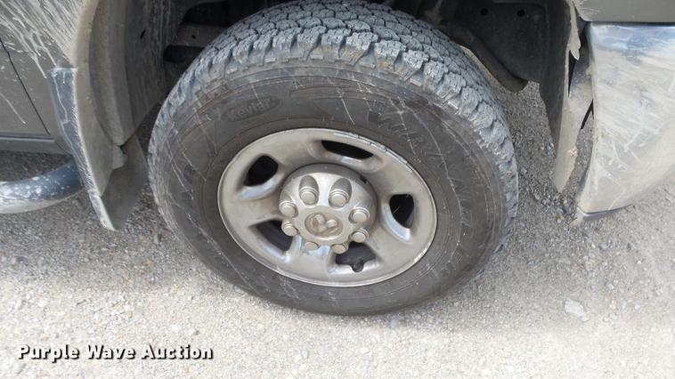 image for item ES9390 2013 Dodge Ram 2500 Crew Cab flatbed pickup truck