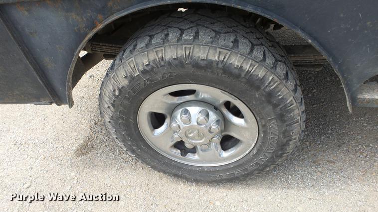 image for item ES9390 2013 Dodge Ram 2500 Crew Cab flatbed pickup truck