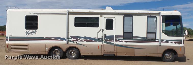 image for item FO9176 1997 Winnebago Vectra Grand Tour RV