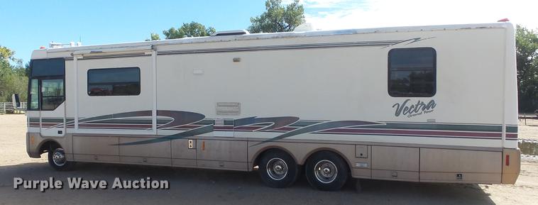 image for item FO9176 1997 Winnebago Vectra Grand Tour RV