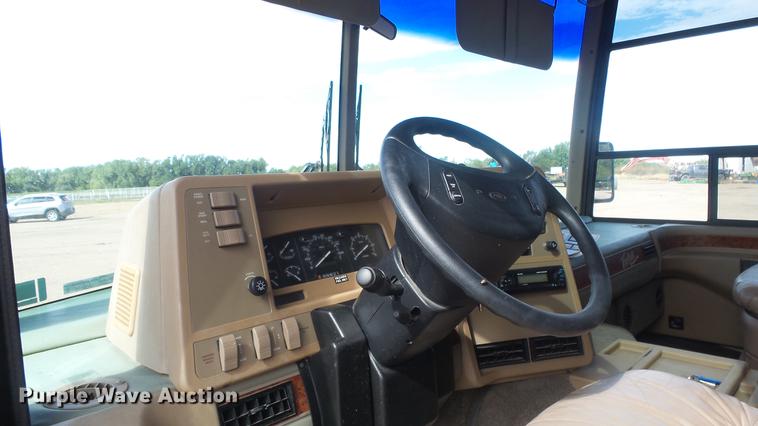 image for item FO9176 1997 Winnebago Vectra Grand Tour RV