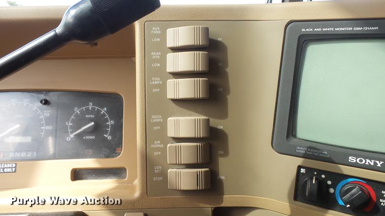 image for item FO9176 1997 Winnebago Vectra Grand Tour RV