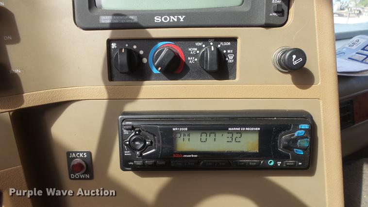 image for item FO9176 1997 Winnebago Vectra Grand Tour RV