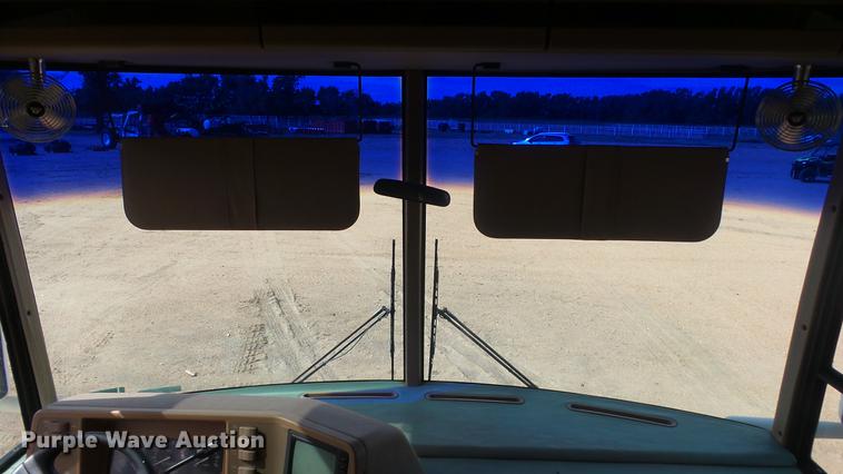 image for item FO9176 1997 Winnebago Vectra Grand Tour RV