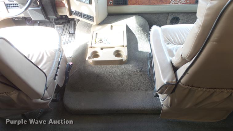 image for item FO9176 1997 Winnebago Vectra Grand Tour RV