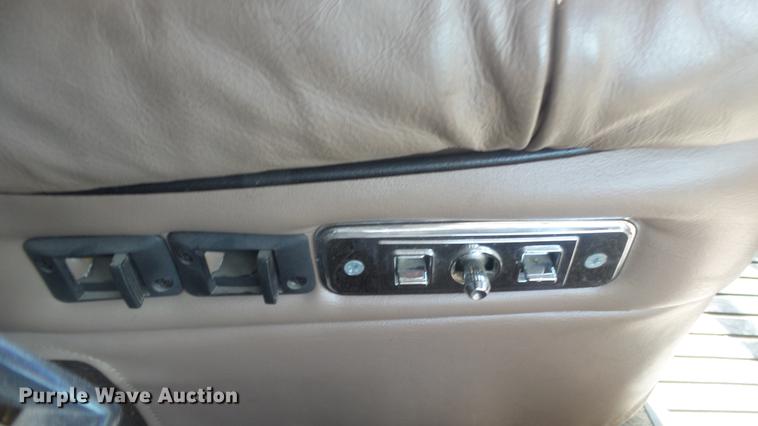 image for item FO9176 1997 Winnebago Vectra Grand Tour RV