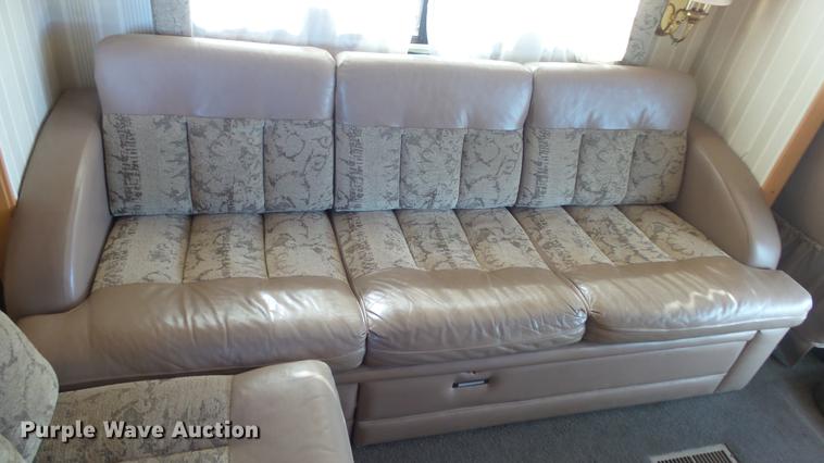 image for item FO9176 1997 Winnebago Vectra Grand Tour RV