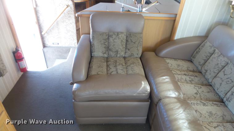 image for item FO9176 1997 Winnebago Vectra Grand Tour RV