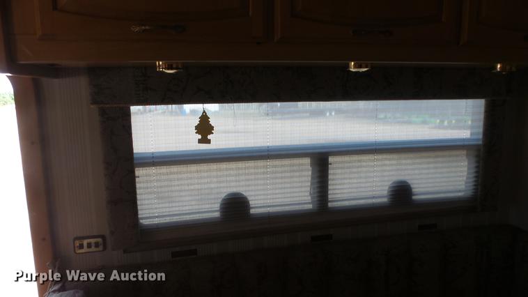 image for item FO9176 1997 Winnebago Vectra Grand Tour RV