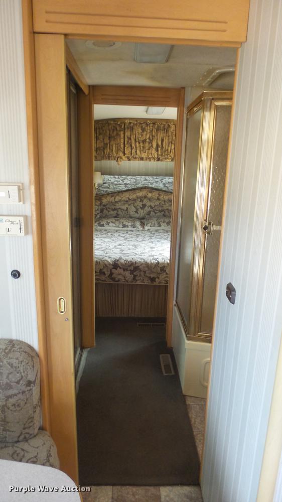 image for item FO9176 1997 Winnebago Vectra Grand Tour RV