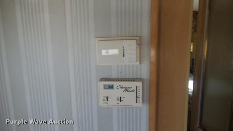 image for item FO9176 1997 Winnebago Vectra Grand Tour RV