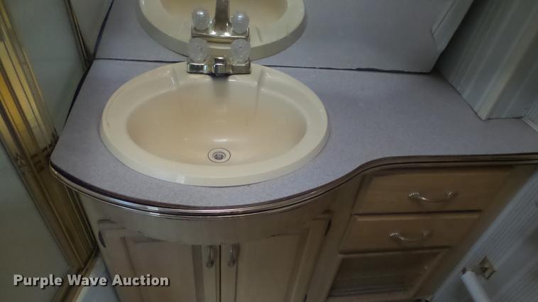 image for item FO9176 1997 Winnebago Vectra Grand Tour RV