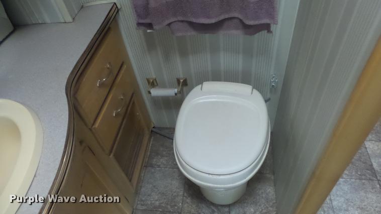 image for item FO9176 1997 Winnebago Vectra Grand Tour RV