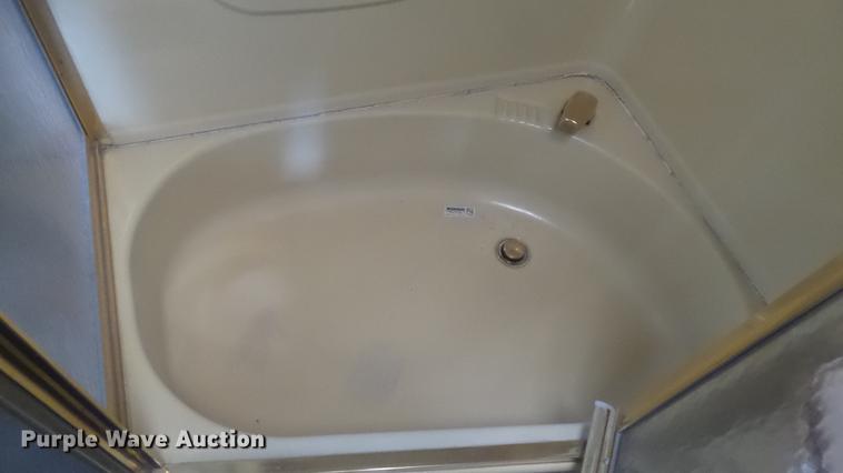 image for item FO9176 1997 Winnebago Vectra Grand Tour RV