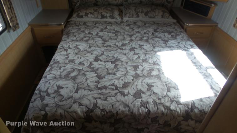 image for item FO9176 1997 Winnebago Vectra Grand Tour RV