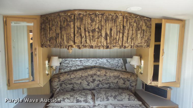 image for item FO9176 1997 Winnebago Vectra Grand Tour RV