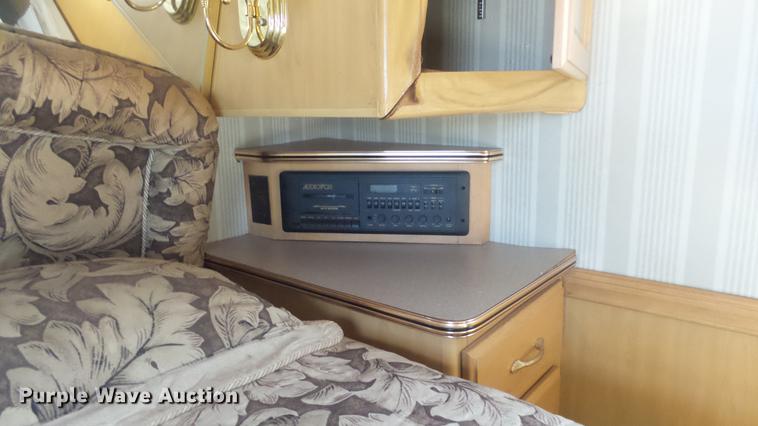 image for item FO9176 1997 Winnebago Vectra Grand Tour RV