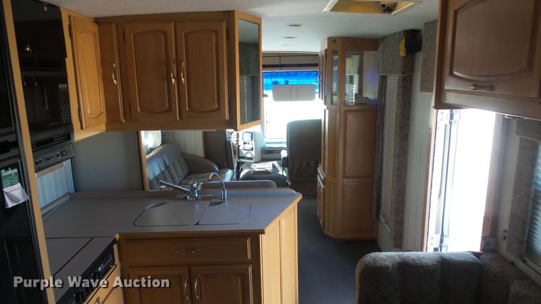 image for item FO9176 1997 Winnebago Vectra Grand Tour RV