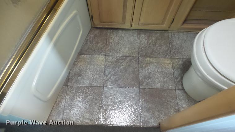 image for item FO9176 1997 Winnebago Vectra Grand Tour RV