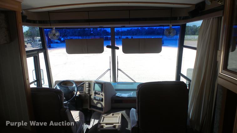 image for item FO9176 1997 Winnebago Vectra Grand Tour RV