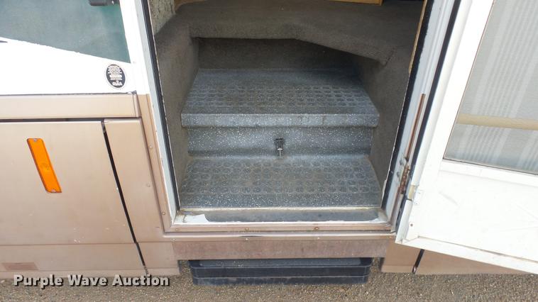 image for item FO9176 1997 Winnebago Vectra Grand Tour RV