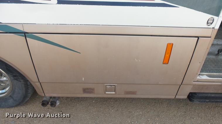 image for item FO9176 1997 Winnebago Vectra Grand Tour RV
