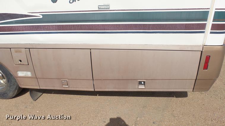 image for item FO9176 1997 Winnebago Vectra Grand Tour RV