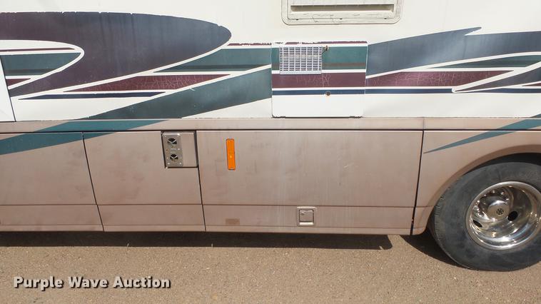 image for item FO9176 1997 Winnebago Vectra Grand Tour RV