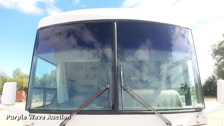 image for item FO9176 1997 Winnebago Vectra Grand Tour RV