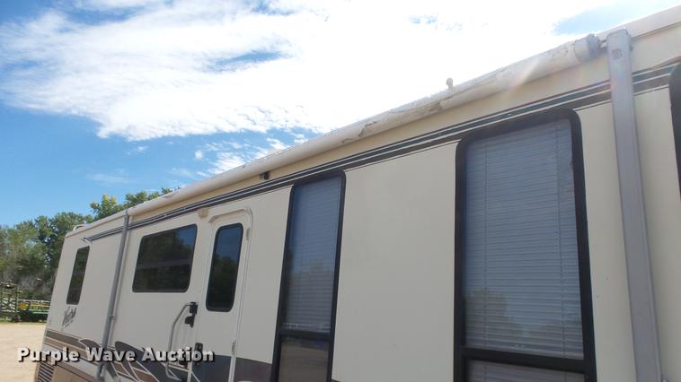 image for item FO9176 1997 Winnebago Vectra Grand Tour RV