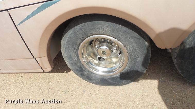 image for item FO9176 1997 Winnebago Vectra Grand Tour RV