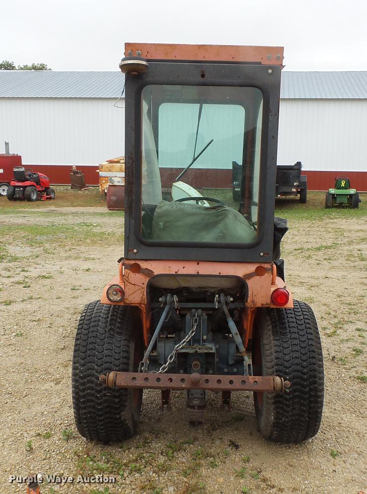 image for item FT9916 Kubota B6200 tractor