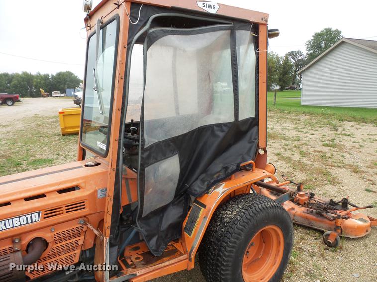 image for item FT9916 Kubota B6200 tractor