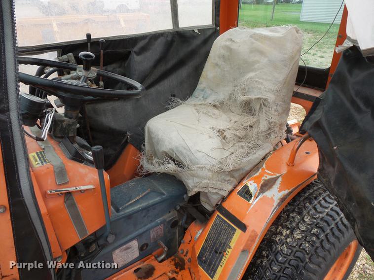 image for item FT9916 Kubota B6200 tractor