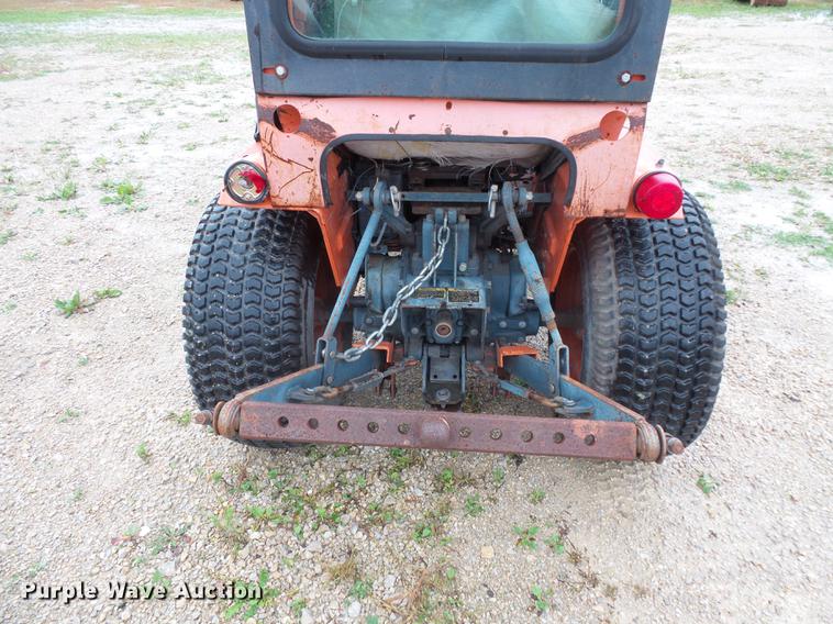 image for item FT9916 Kubota B6200 tractor