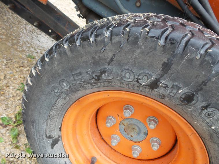 image for item FT9916 Kubota B6200 tractor