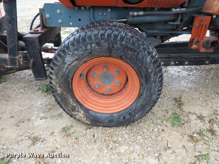 image for item FT9916 Kubota B6200 tractor