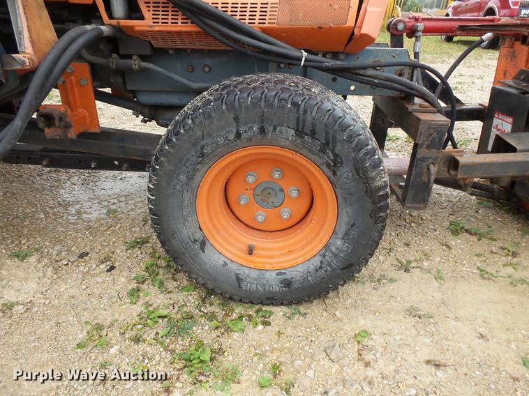 image for item FT9916 Kubota B6200 tractor