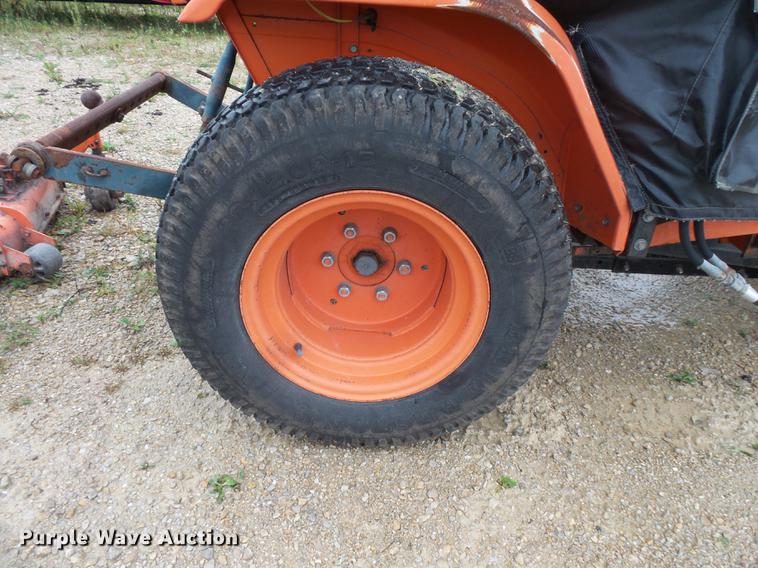 image for item FT9916 Kubota B6200 tractor