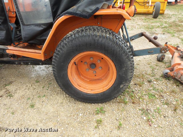 image for item FT9916 Kubota B6200 tractor