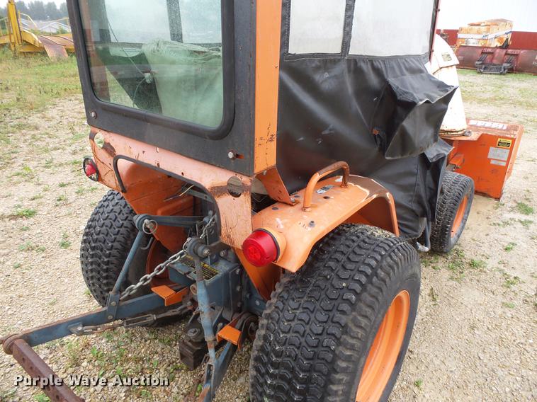 image for item FT9916 Kubota B6200 tractor