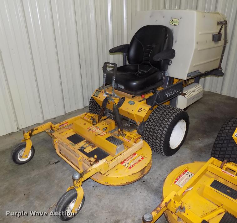 image for item G1335 2006 Walker MTGHS ZTR lawn mower