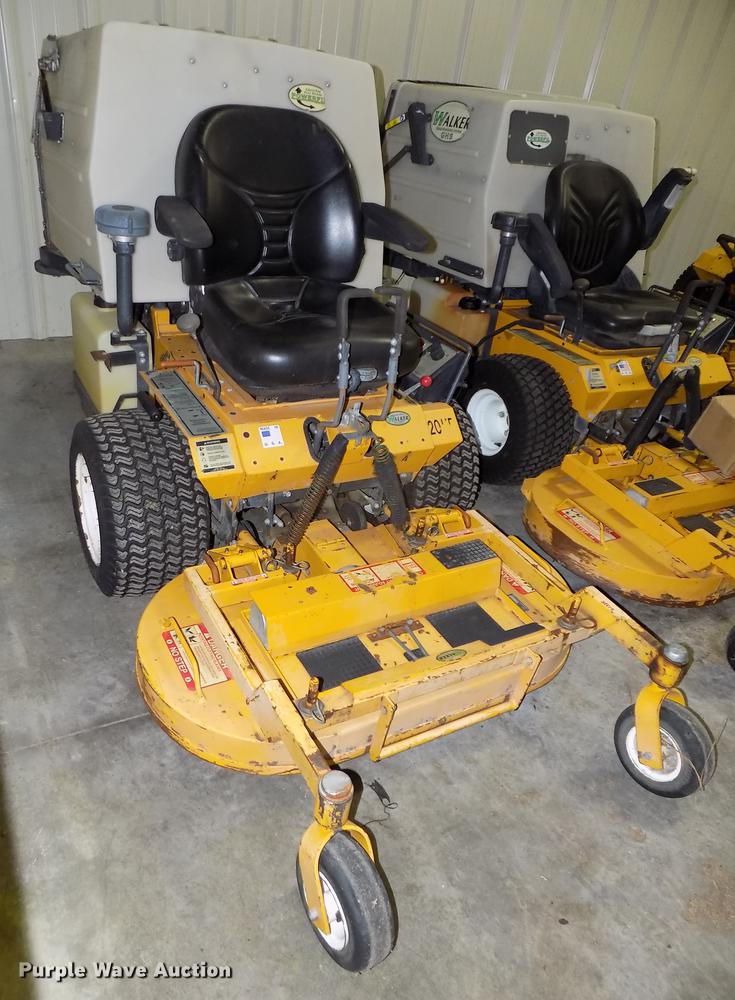 image for item G1335 2006 Walker MTGHS ZTR lawn mower