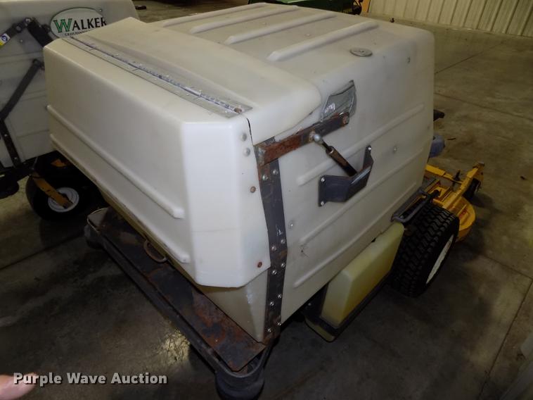 image for item G1335 2006 Walker MTGHS ZTR lawn mower