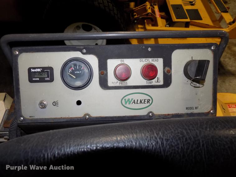 image for item G1335 2006 Walker MTGHS ZTR lawn mower