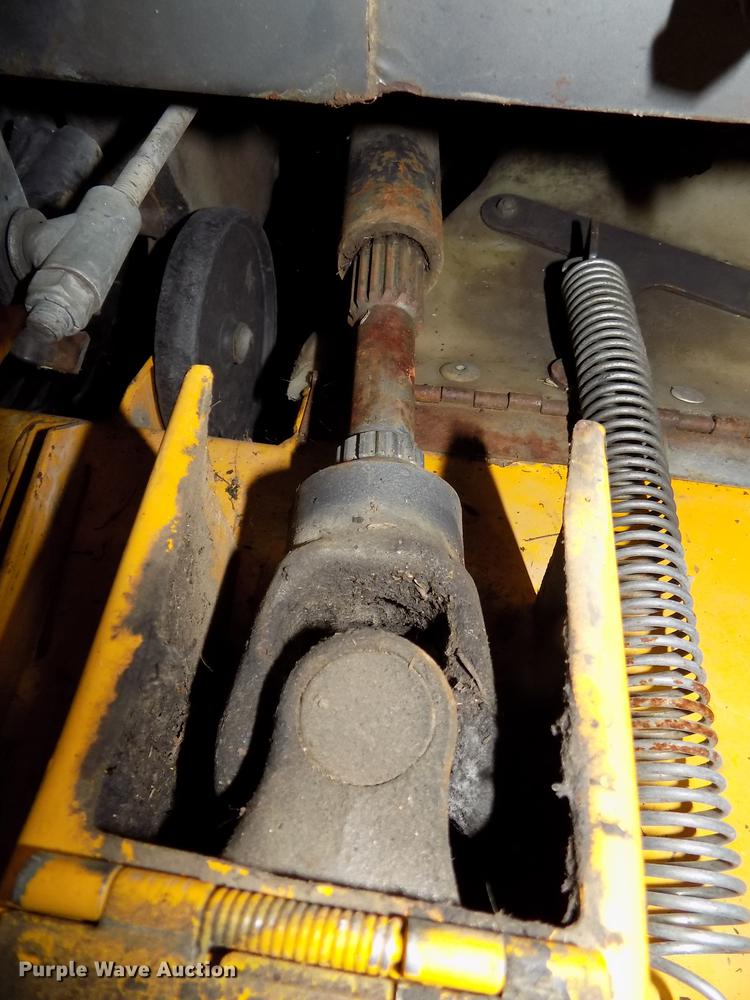 image for item G1335 2006 Walker MTGHS ZTR lawn mower