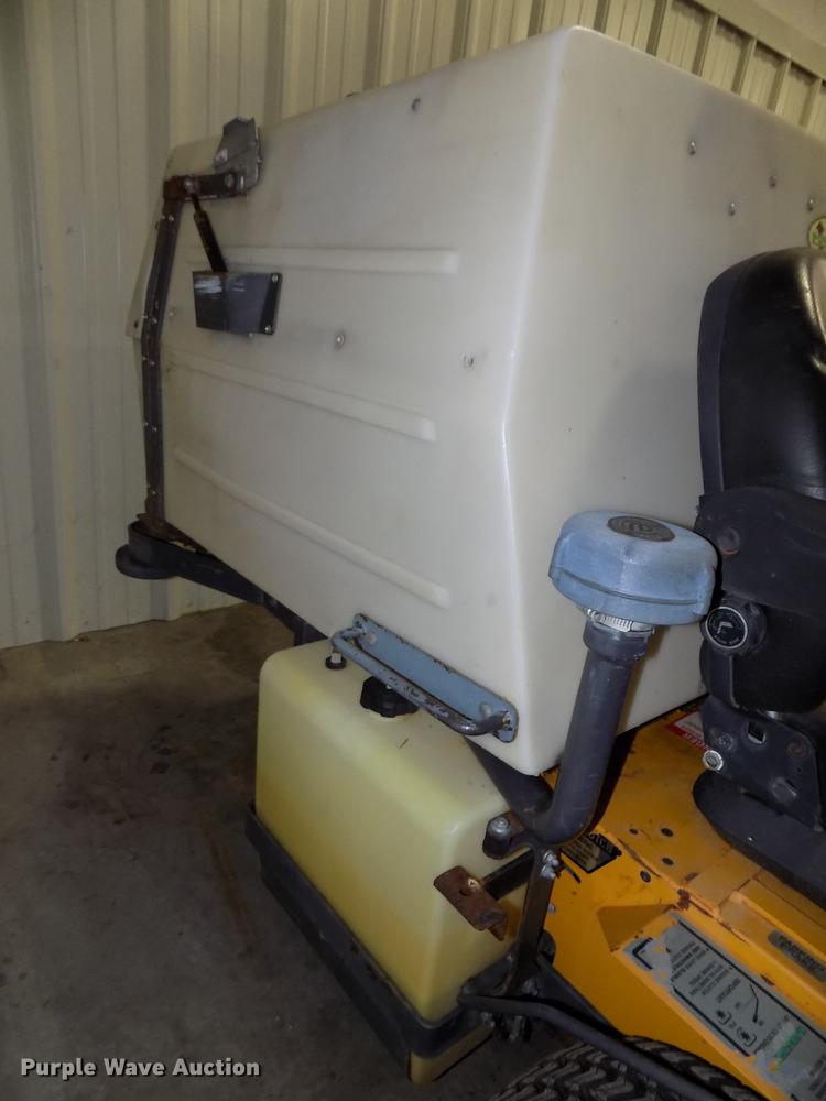 image for item G1335 2006 Walker MTGHS ZTR lawn mower